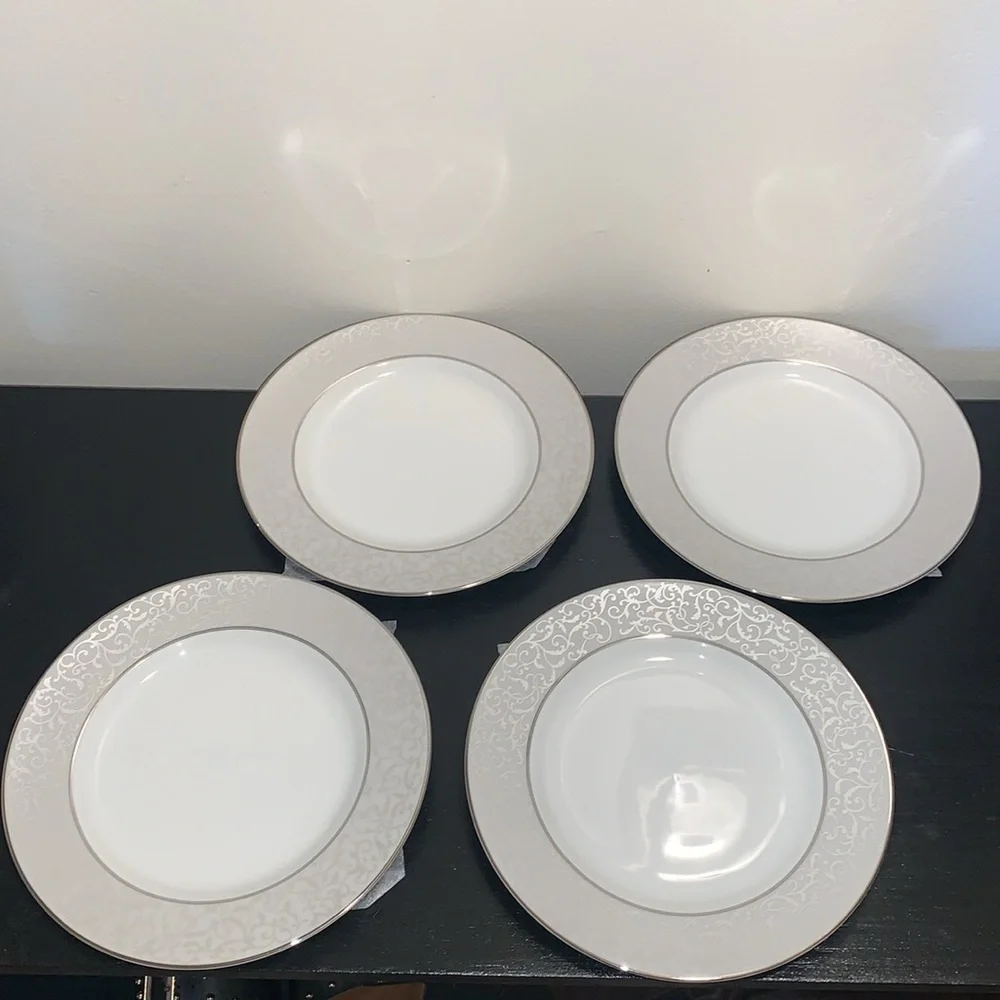 Mikasa Parchment Salad Plates.  Lot of 4. ‎ NWT. Made in Thailand.